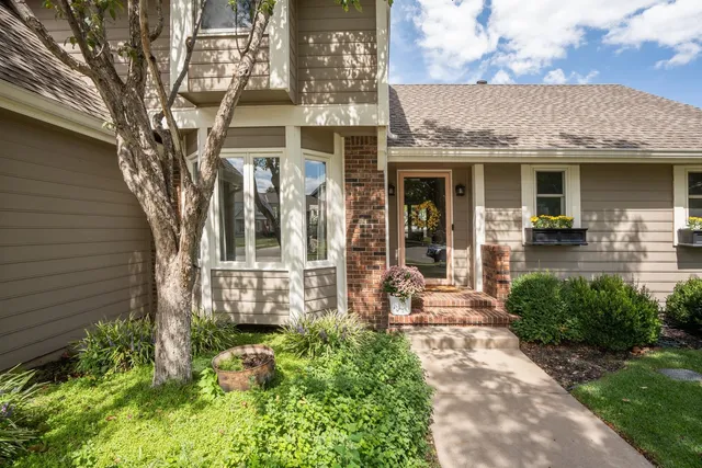 $284,900 | 4610 Farmstead Court, Bel Aire, KS 67220