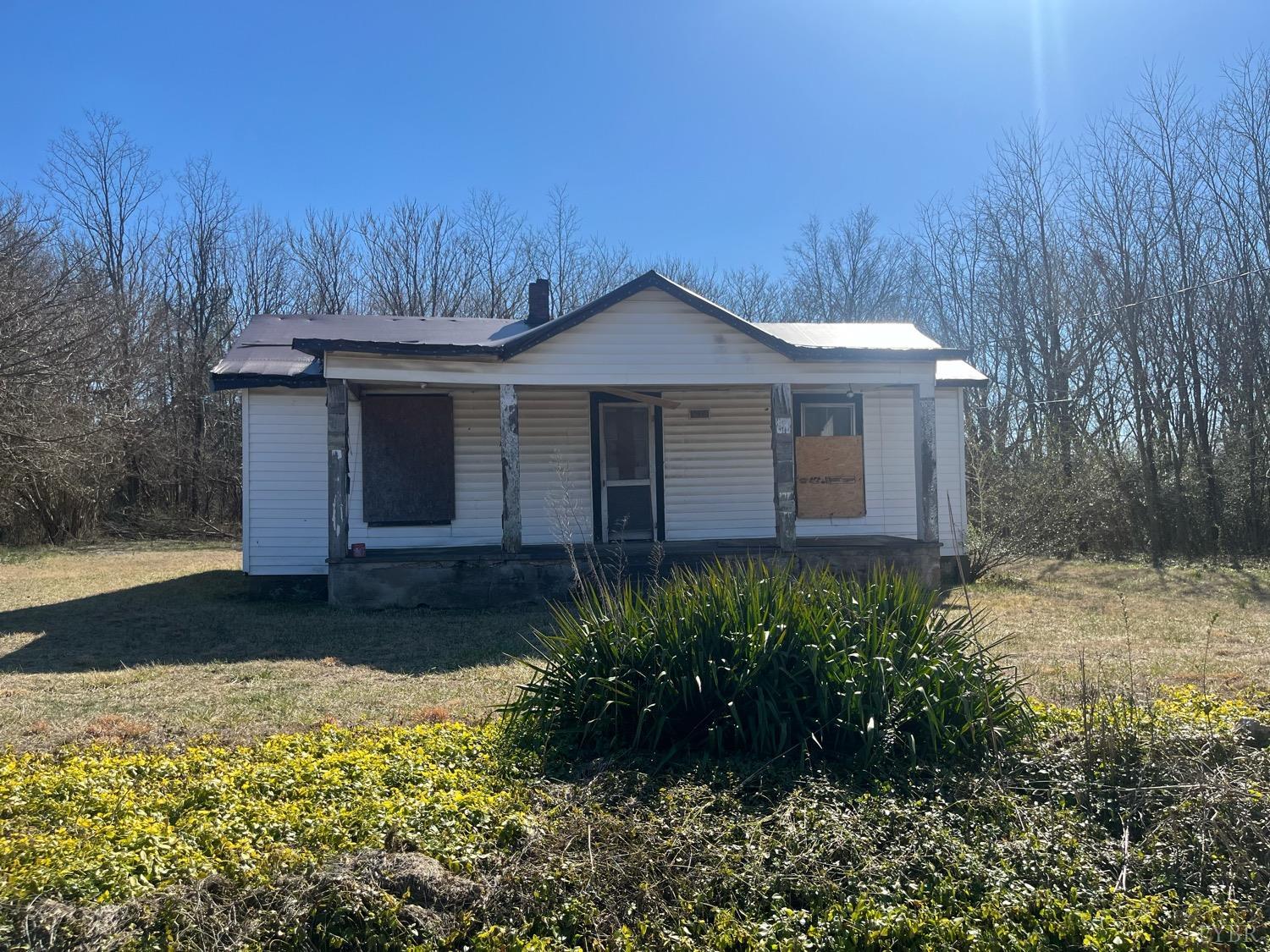 631 Dearing Ford Road Altavista, VA 24517 - Photo 2 of 3 a front view of a house with garden