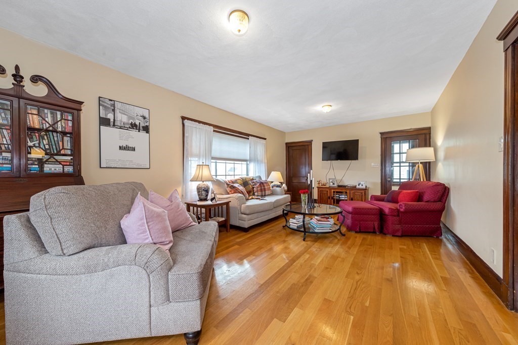 39 Cottage Park Road Winthrop, MA 02152 - Photo 4 of 41 Gallery Image 4