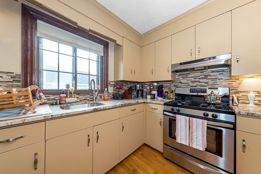 39 Cottage Park Road Winthrop, MA 02152 - Photo 9 of 41 Gallery Image 9