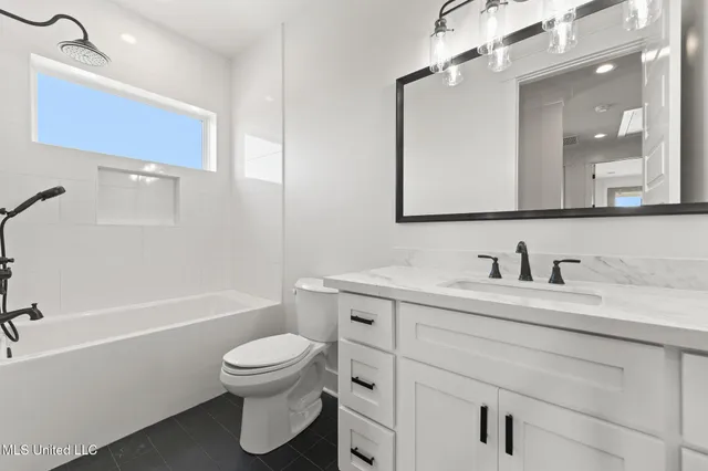 $799,995 | 423 South Girard Avenue, Long Beach, MS 39560