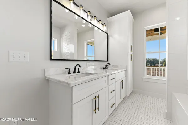 $799,500 | 423 South Girard Avenue, Long Beach, MS 39560