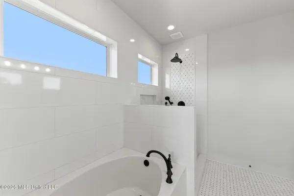 $799,500 | 423 South Girard Avenue, Long Beach, MS 39560