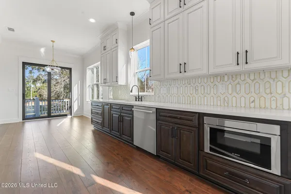 $799,500 | 423 South Girard Avenue, Long Beach, MS 39560