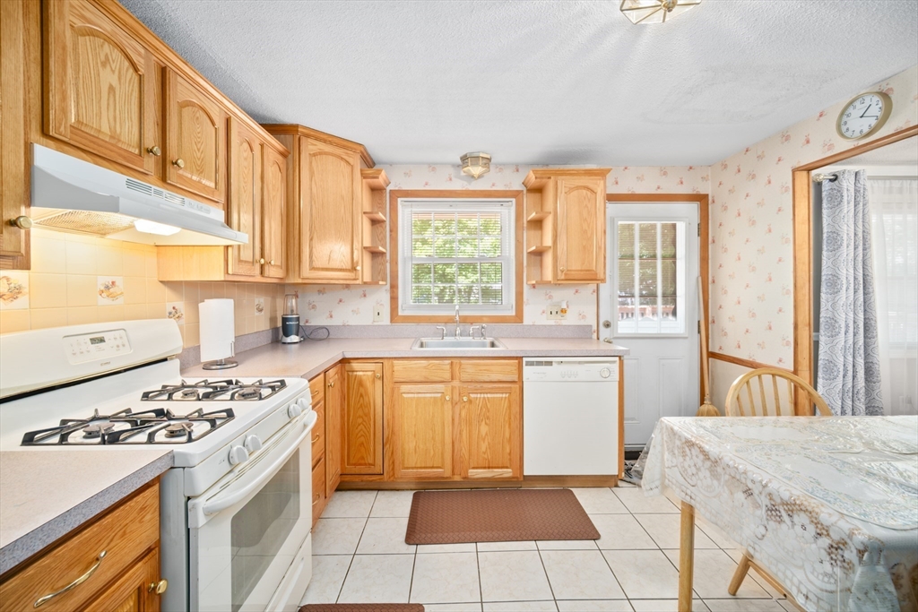 109 Darby Road Brockton, MA 02302 - Photo 3 of 21