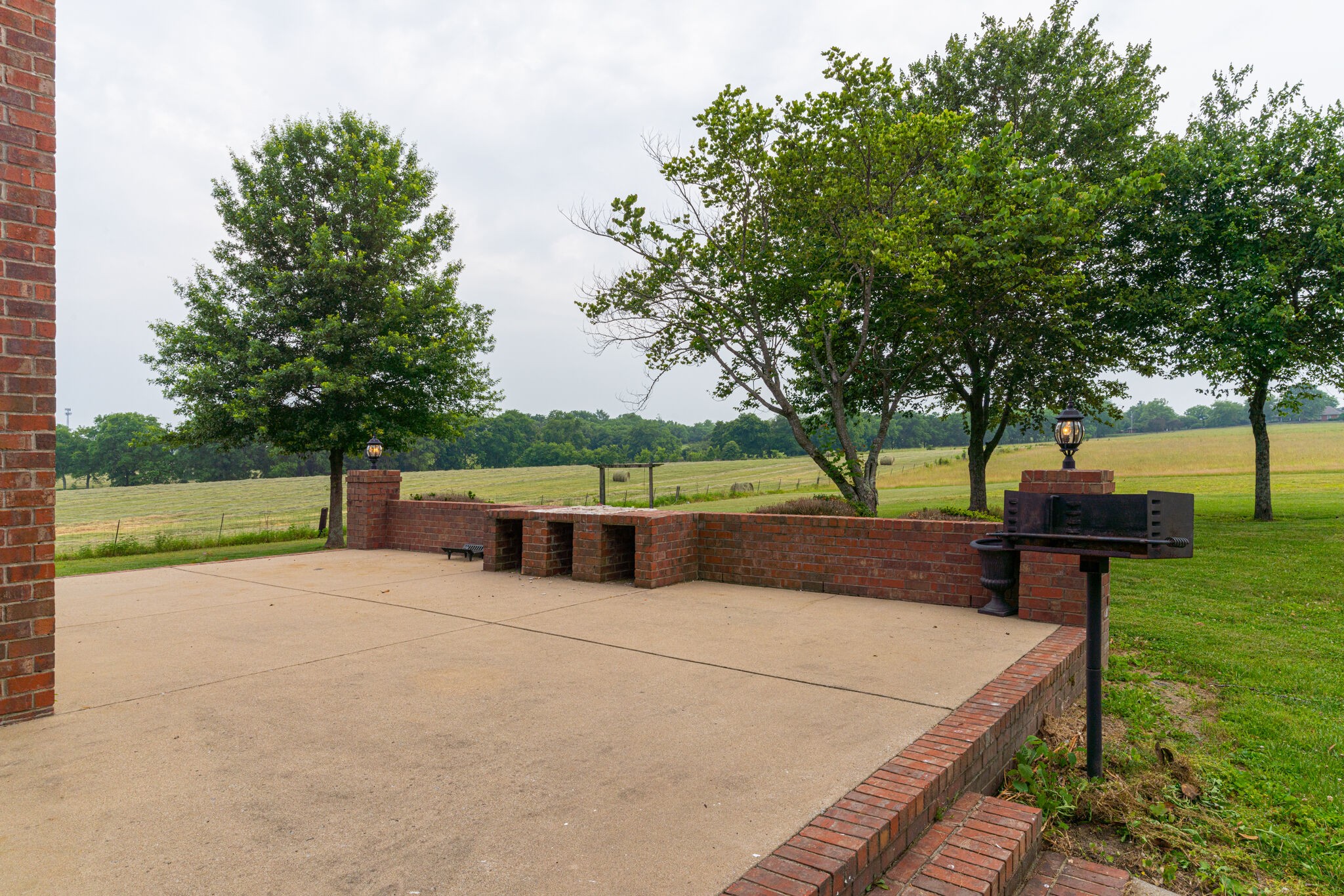 115 Rock Bridge Road Gallatin, TN 37066 - Photo 55 of 70 a view of a garden with an outdoor seating