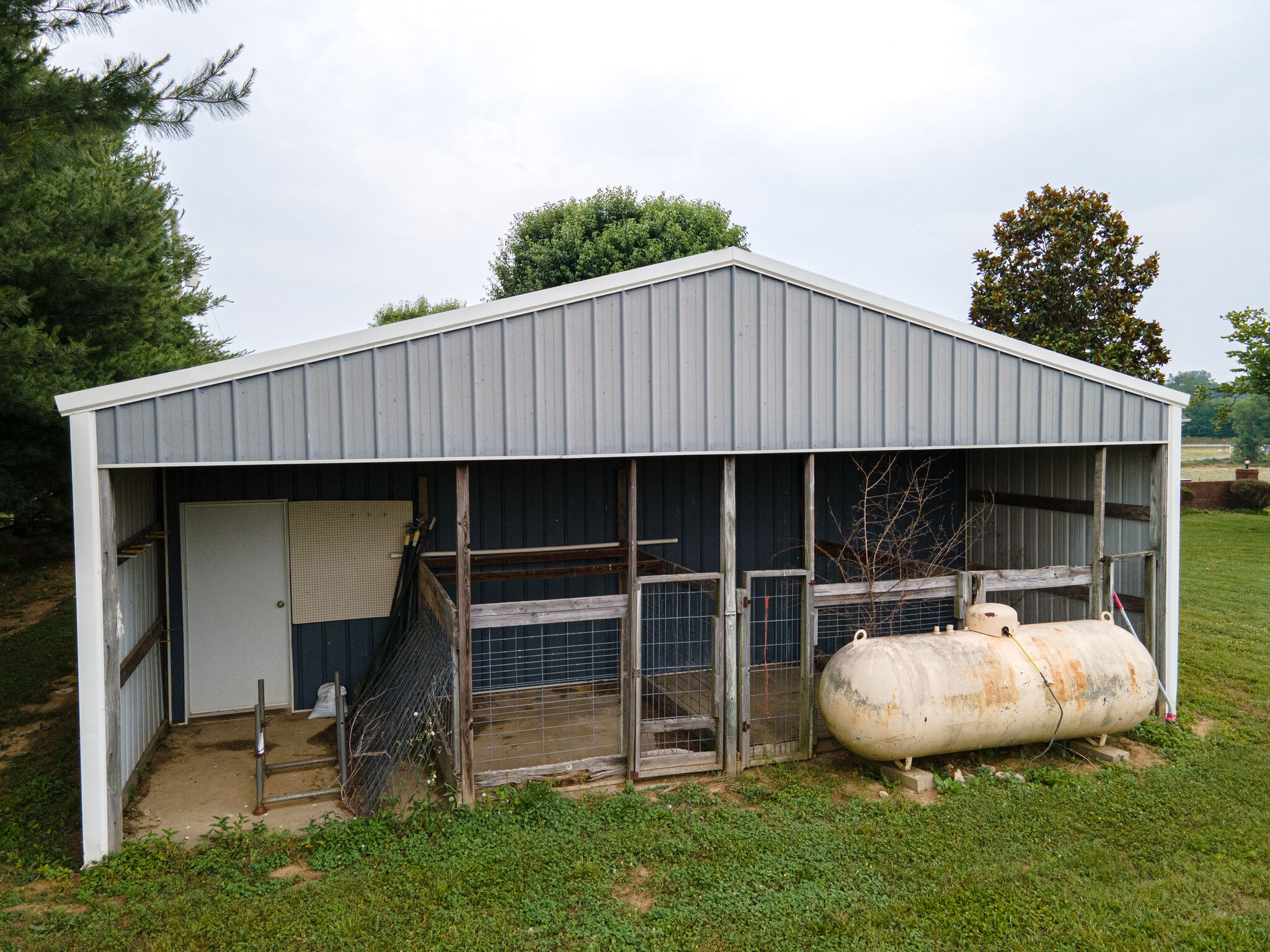 115 Rock Bridge Road Gallatin, TN 37066 - Photo 69 of 70 a view of a backyard with table and chairs and potted plants with wooden fence