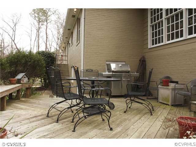 9100 River Road Henrico, VA 23229 - Photo 23 of 24 a view of a dinning tables and chairs in a patio