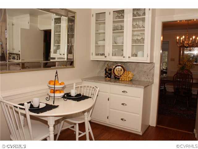 9100 River Road Henrico, VA 23229 - Photo 8 of 24 a kitchen with a sink and cabinets