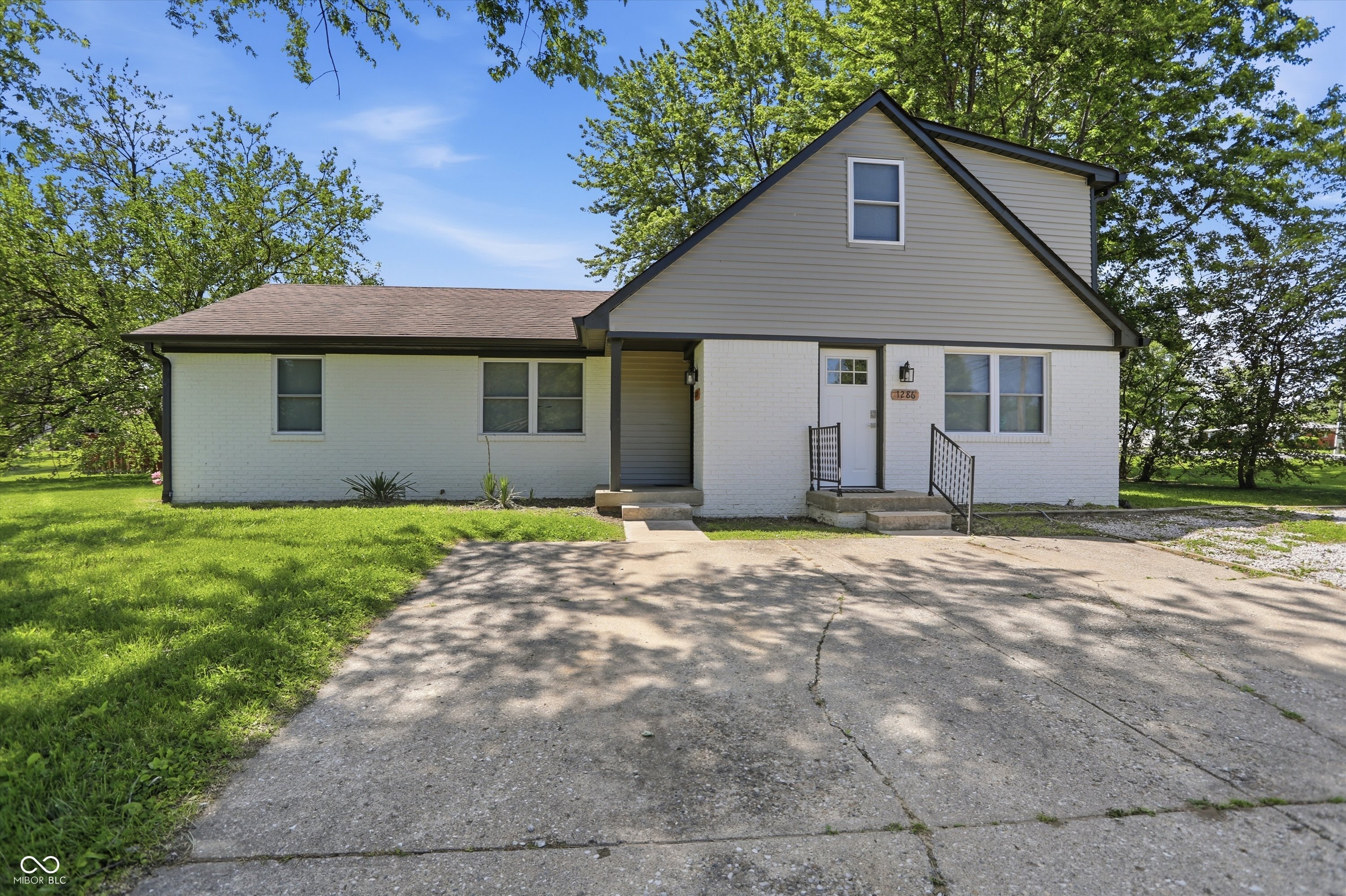 1280 Stonegate Road Greenwood, IN 46142 - Photo 2 of 57