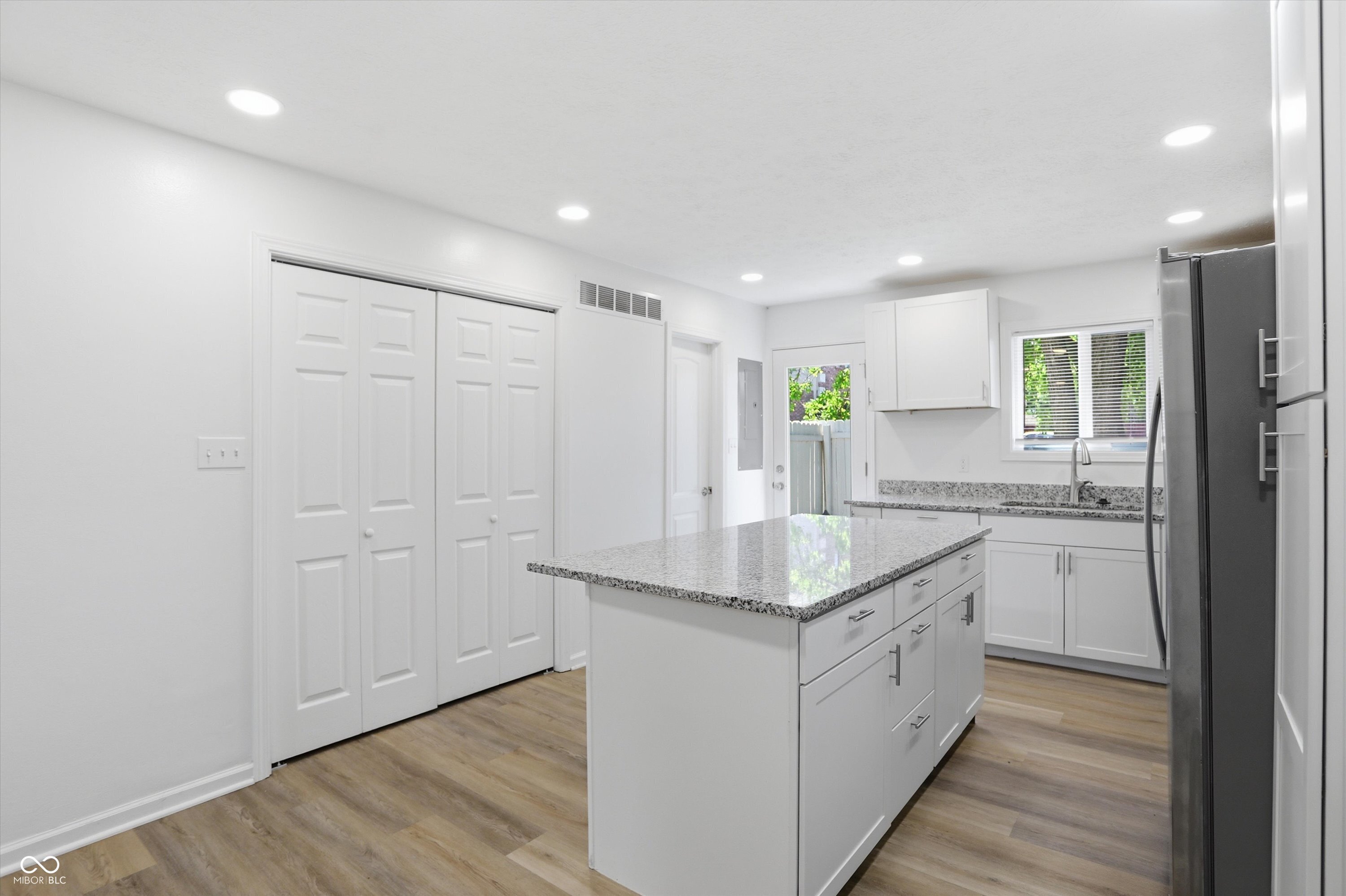 1280 Stonegate Road Greenwood, IN 46142 - Photo 9 of 57