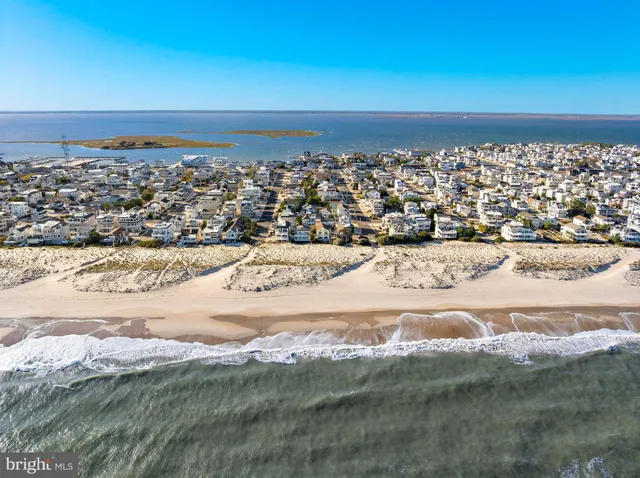 a view of city view and ocean view