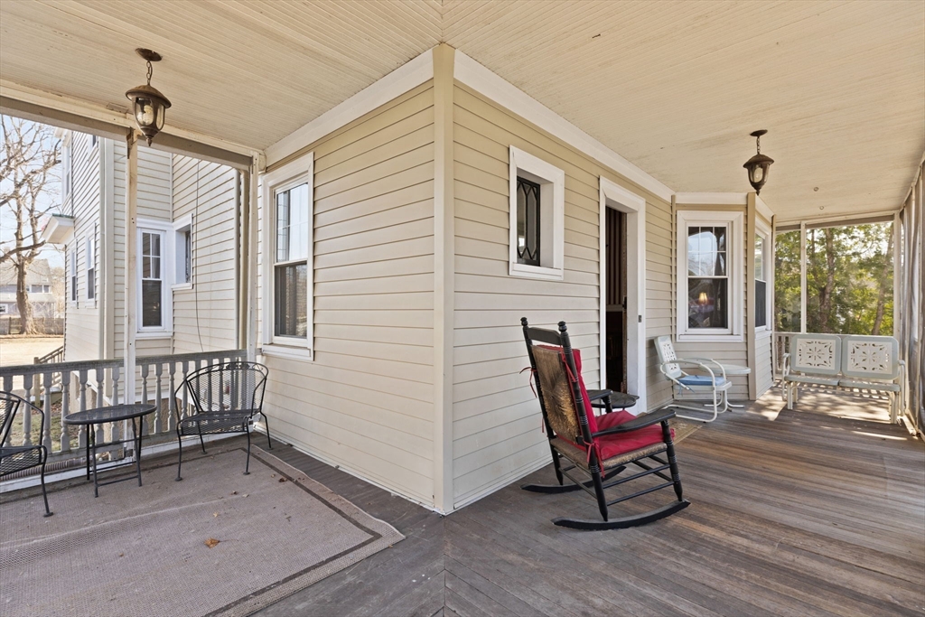 38 Riverside Place Walpole, MA 02081 - Photo 4 of 40 Gallery Image 4