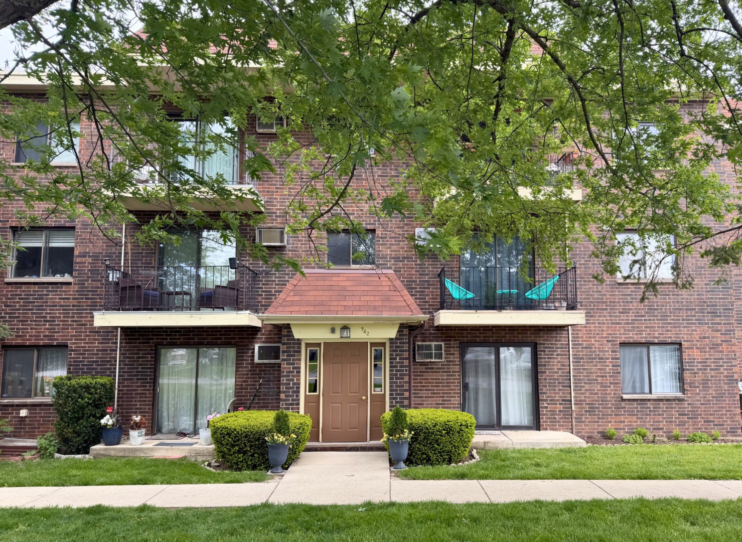 942 North Rohlwing Road, Unit GF Addison, IL 60101 - Photo 1 of 8 a front view of a house with garden