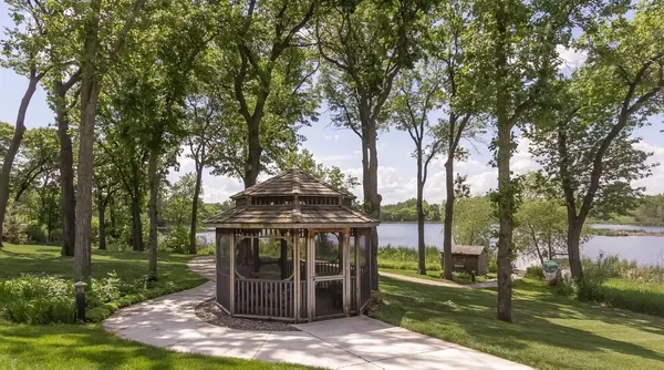 $250,000 | 1900 Rush Lake Trail, Unit 232, New Brighton, MN 55112