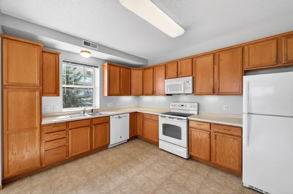 $250,000 | 1900 Rush Lake Trail, Unit 232, New Brighton, MN 55112