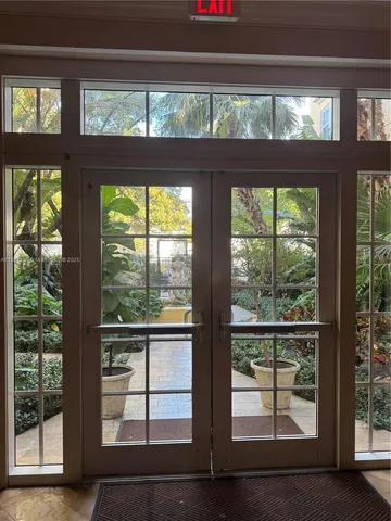 $3,000 | 536 14th Street, Unit 304, Miami Beach, FL 33139