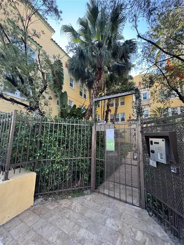 $3,000 | 536 14th Street, Unit 304, Miami Beach, FL 33139