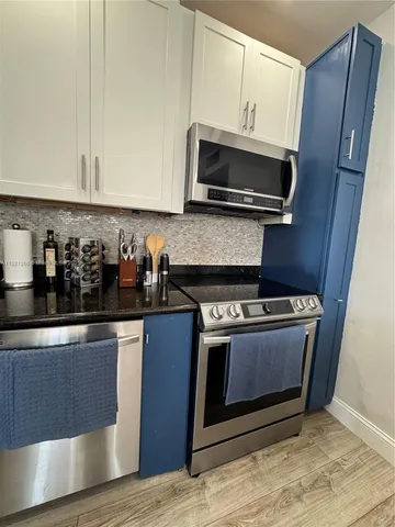 $3,000 | 536 14th Street, Unit 304, Miami Beach, FL 33139