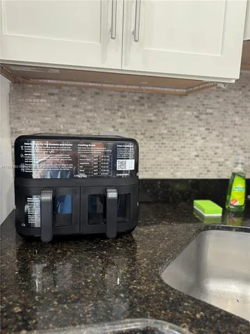 $3,000 | 536 14th Street, Unit 304, Miami Beach, FL 33139