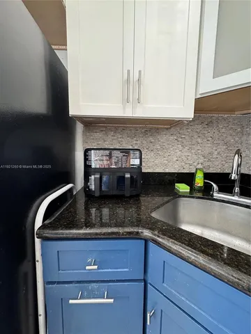 $3,000 | 536 14th Street, Unit 304, Miami Beach, FL 33139