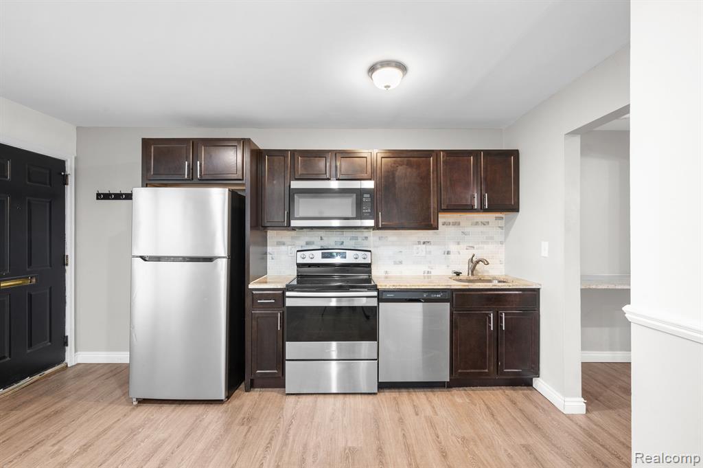 4125 Kent Road Royal Oak, MI 48073 - Photo 7 of 15