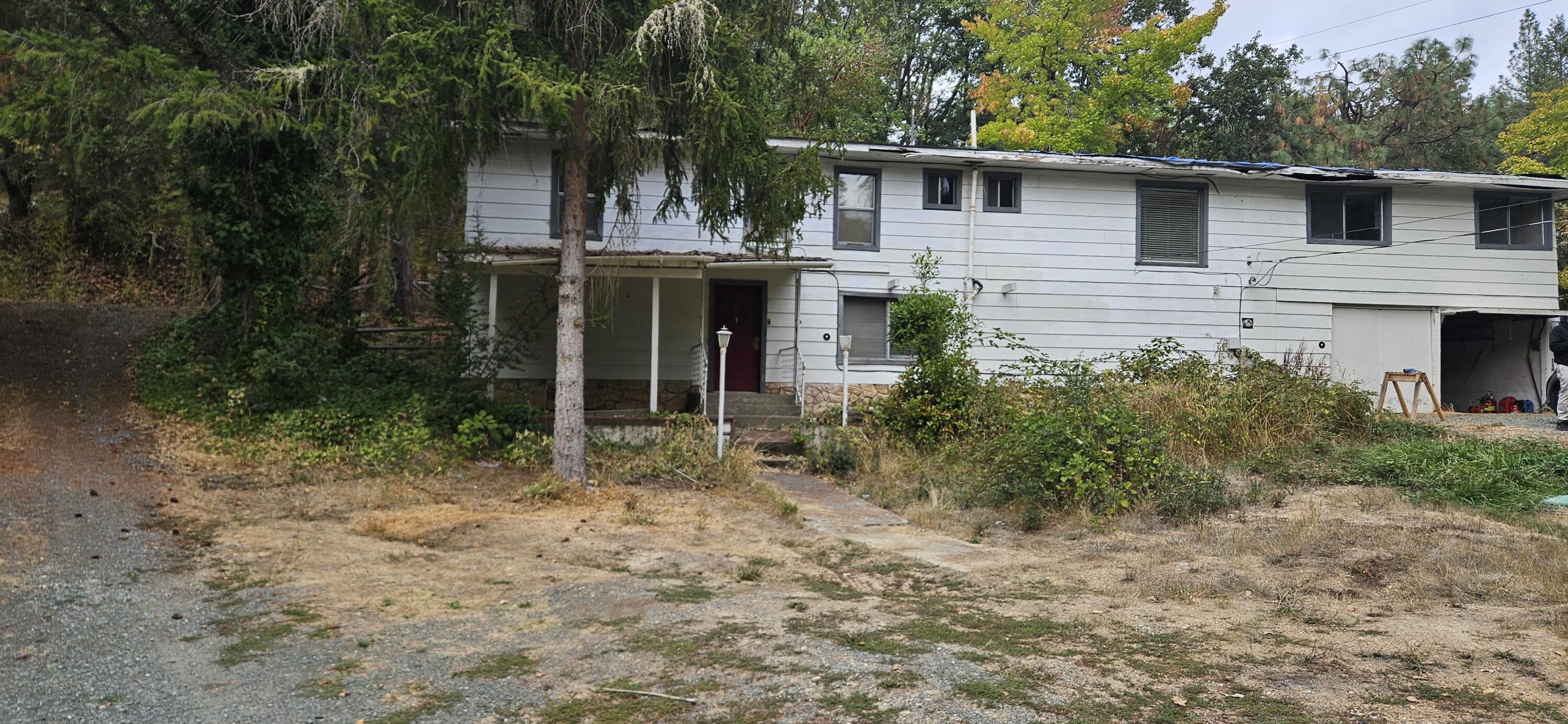 2100 Robinson Road Grants Pass, OR 97527 - Photo 1 of 38 Front