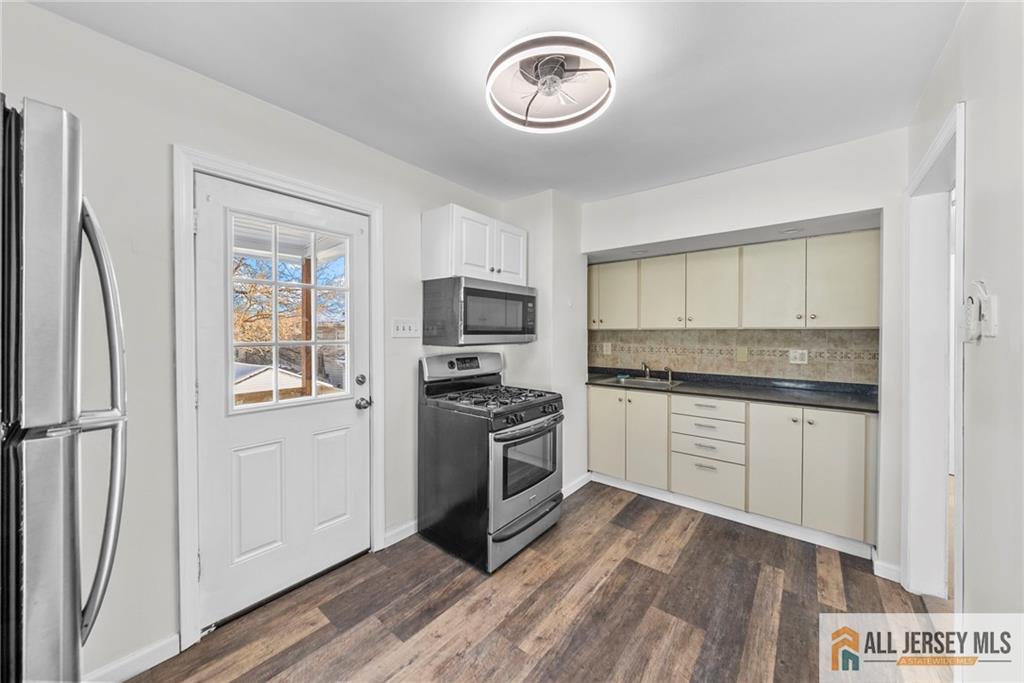 34 Maple Avenue, Unit 2 Edison, NJ 08837 - Photo 5 of 9