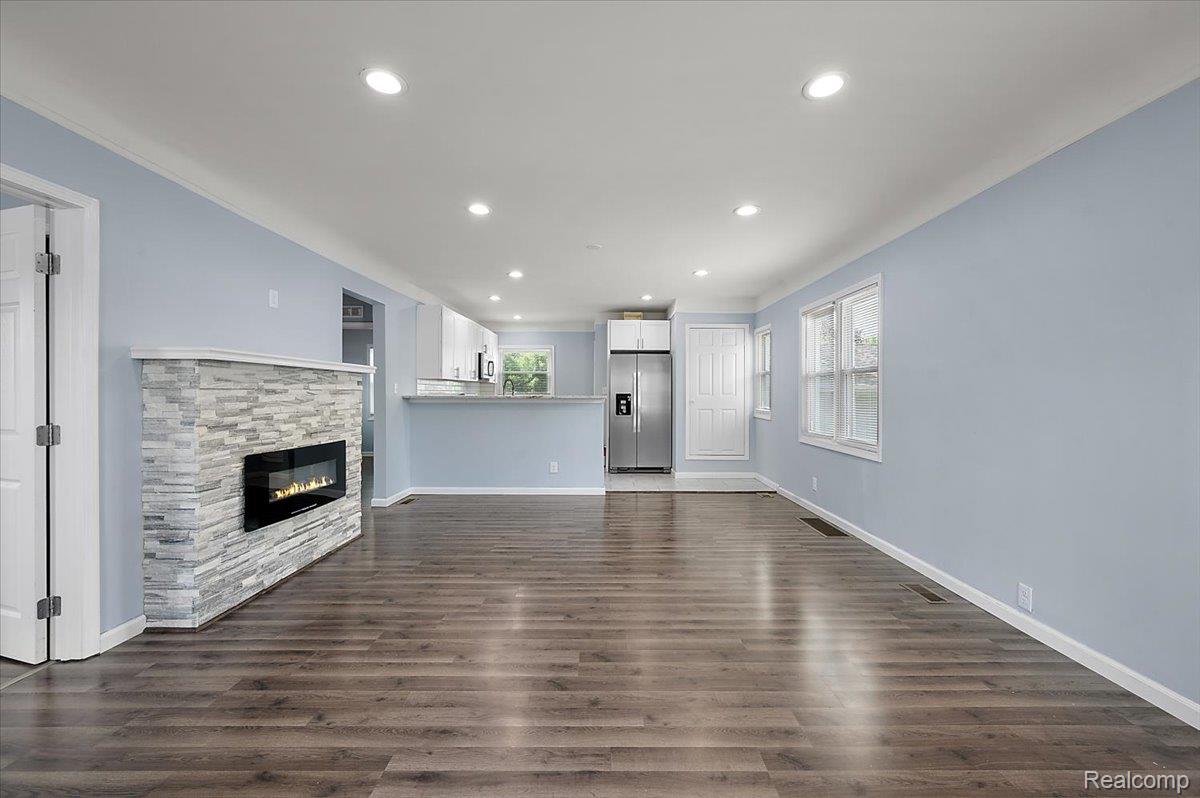233 West 11 Mile Road Madison Heights, MI 48071 - Photo 5 of 44 Spacious Living Room open to Kitchen