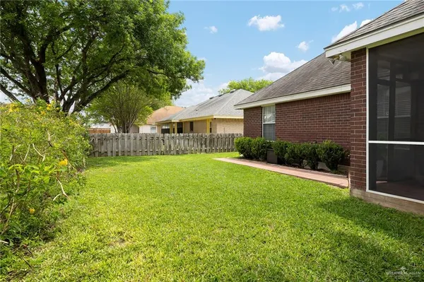 a view of backyard of the house