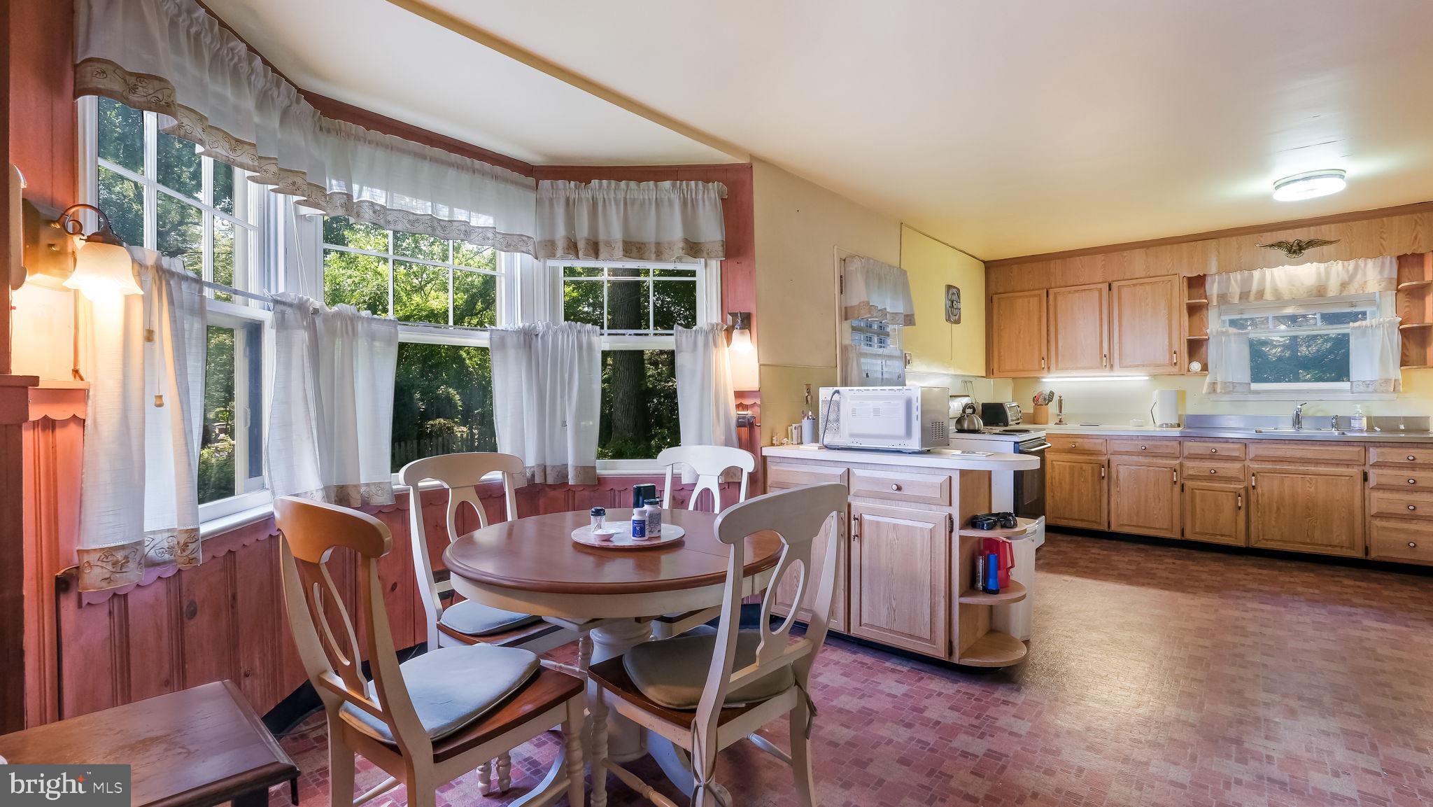 7 South Hillcrest Road Springfield, PA 19064 - Photo 17 of 28 Eat in Kitchen