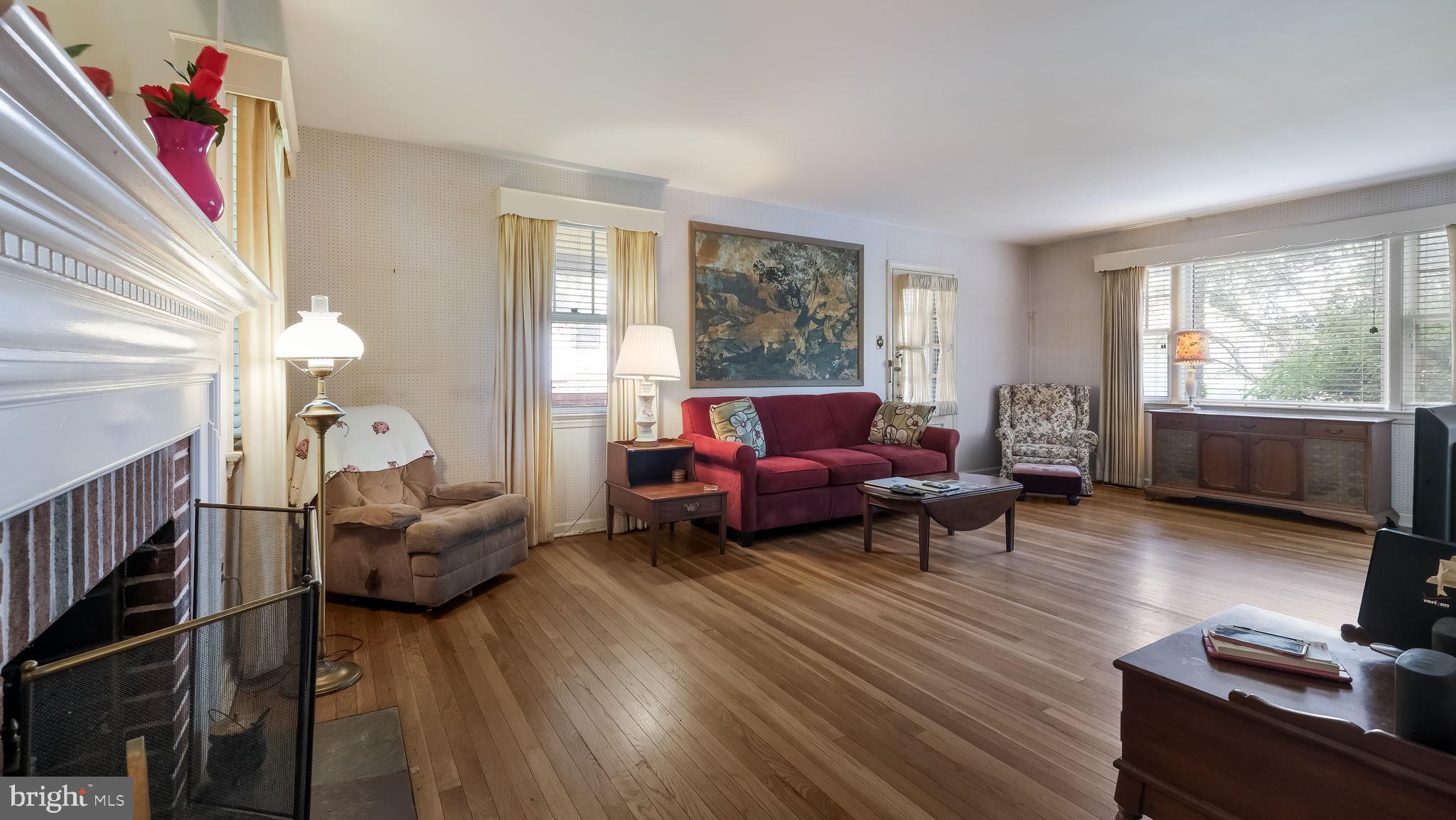 7 South Hillcrest Road Springfield, PA 19064 - Photo 8 of 28 Living Room