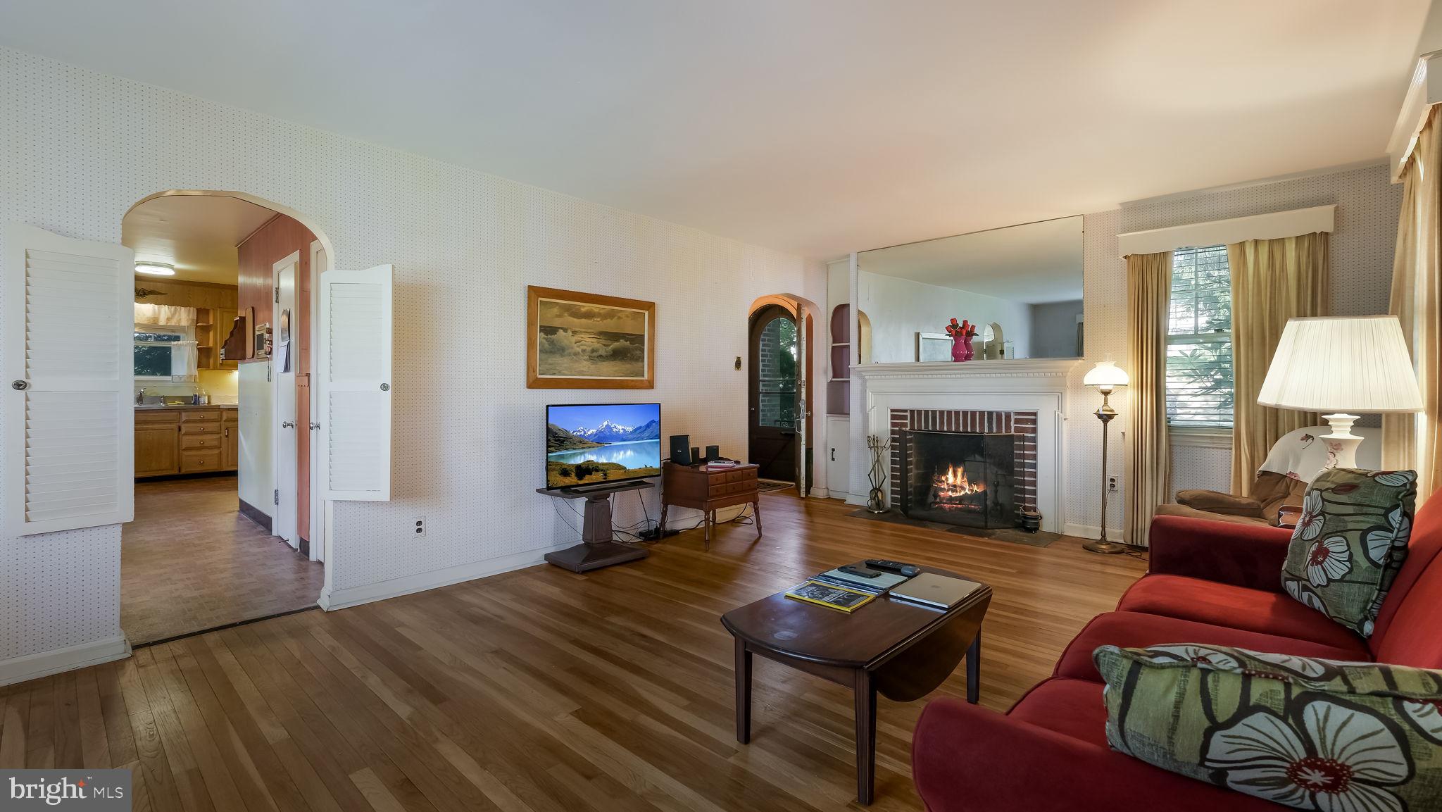 7 South Hillcrest Road Springfield, PA 19064 - Photo 10 of 28 Living Room