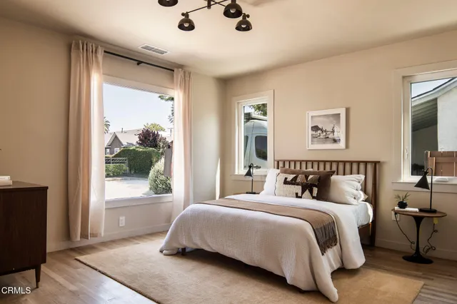 $1,499,000 | 2917 Hillcrest Drive, Los Angeles, CA 90016