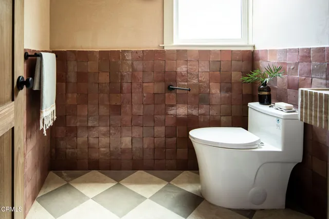 $1,499,000 | 2917 Hillcrest Drive, Los Angeles, CA 90016