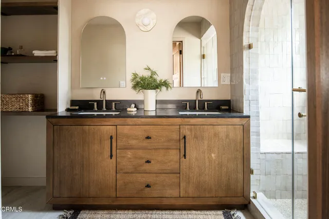 $1,499,000 | 2917 Hillcrest Drive, Los Angeles, CA 90016