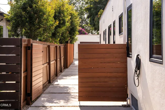 $1,499,000 | 2917 Hillcrest Drive, Los Angeles, CA 90016