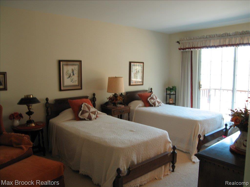 1539 Surrey Lane, Unit 5 Rochester, MI 48306 - Photo 9 of 20 Master Bedroom