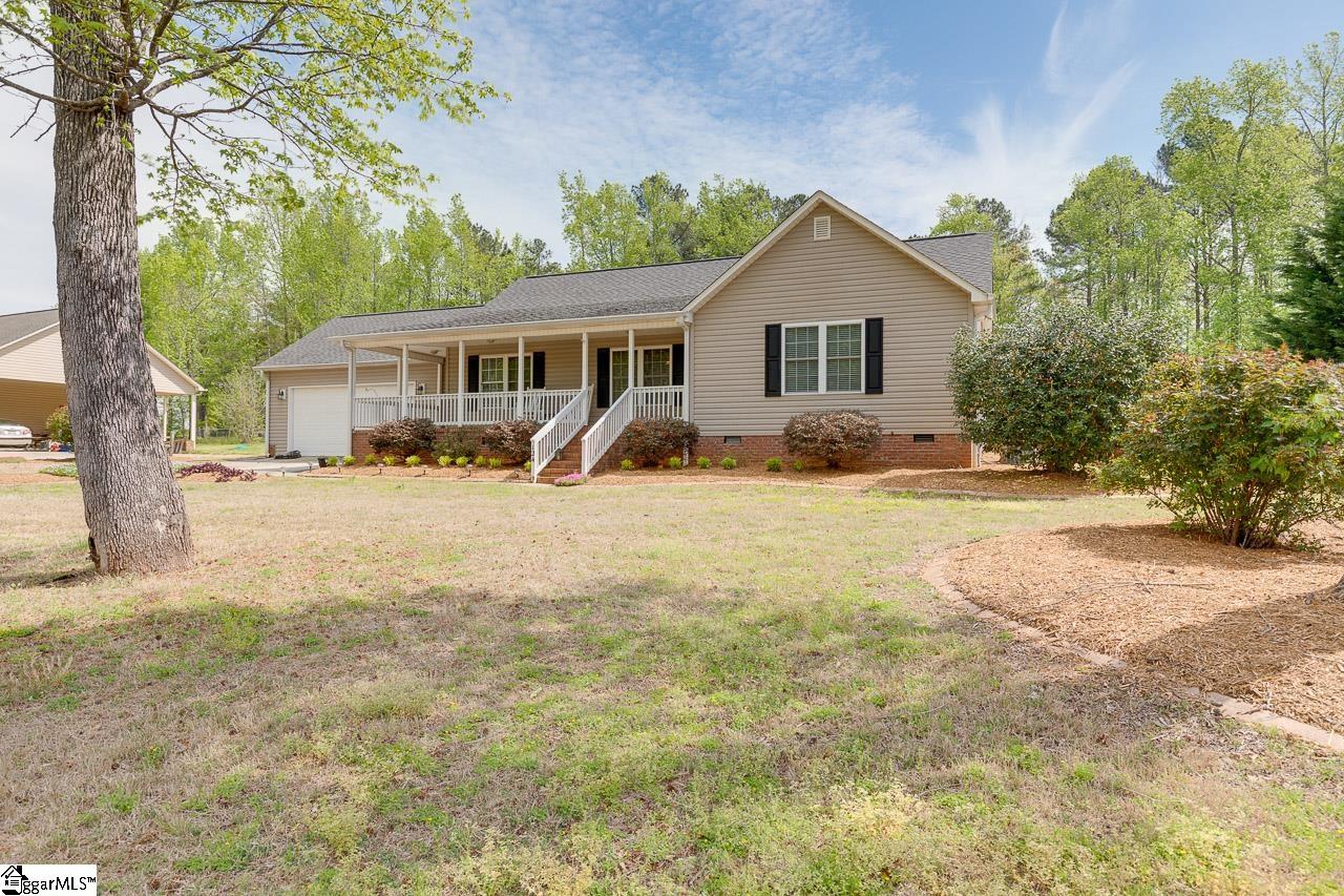 124 Colonial Drive Pelzer, SC 29669 - Photo 2 of 36