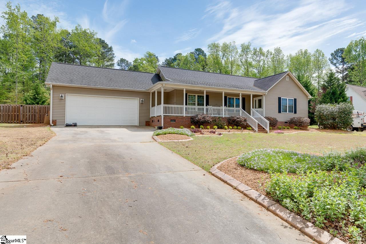 124 Colonial Drive Pelzer, SC 29669 - Photo 3 of 36