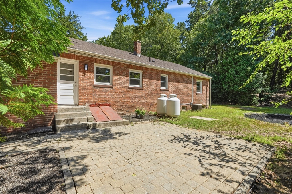 158 Devens Street Springfield, MA 01151 - Photo 19 of 20 Gallery Image 19