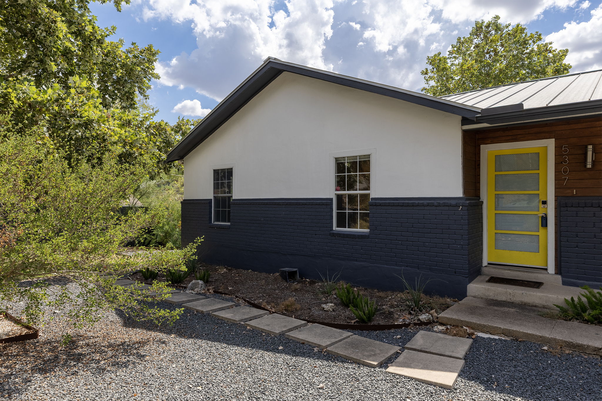 5307 Ledesma Road Austin, TX 78721 - Photo 3 of 36