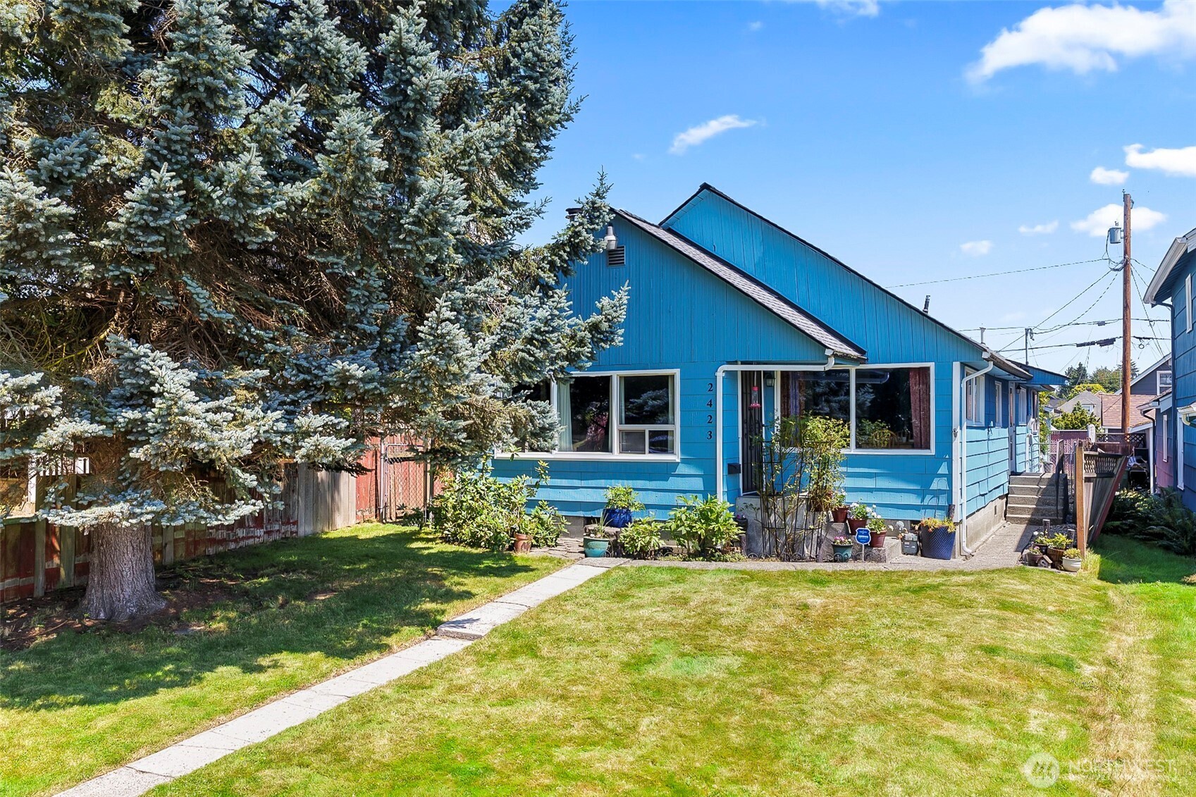 2423 Chestnut Street Everett, WA 98201 - Photo 1 of 40