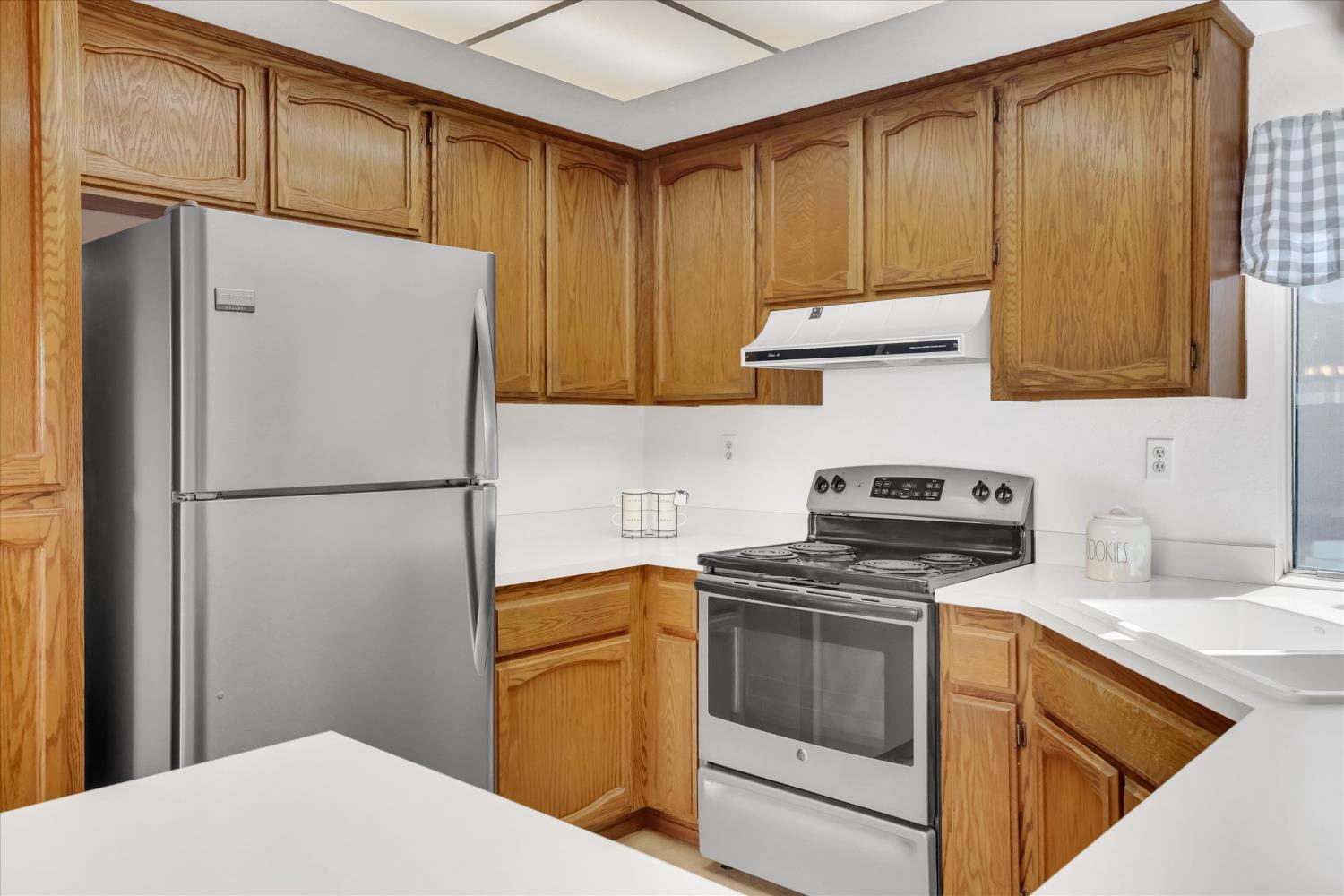 9478 Dunkerrin Way Elk Grove, CA 95758 - Photo 14 of 26