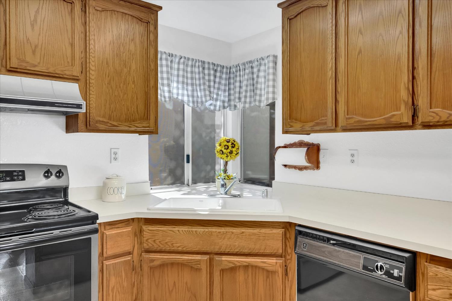 9478 Dunkerrin Way Elk Grove, CA 95758 - Photo 15 of 26