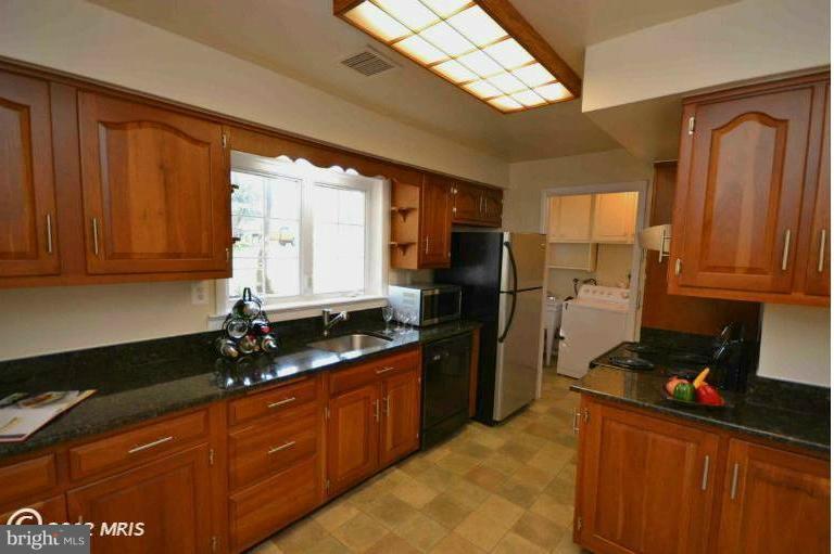 5215 Cedar Road Alexandria, VA 22309 - Photo 8 of 25 side