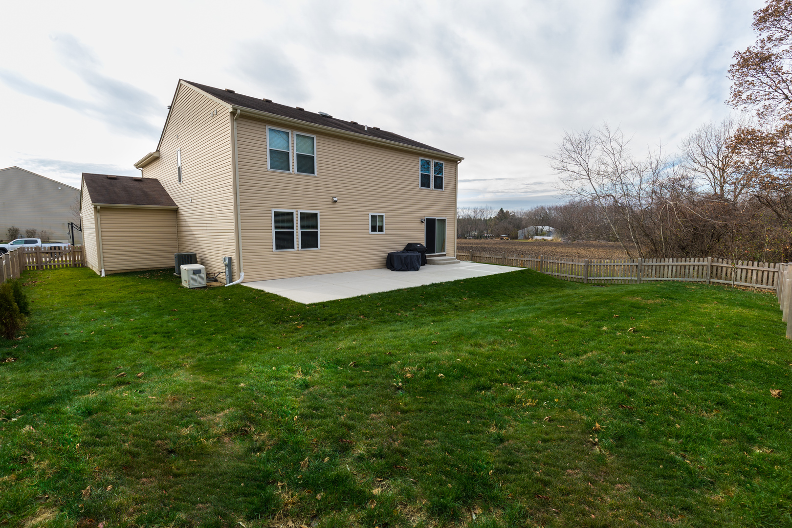 701 Hawthorn Lane Antioch, IL 60002 - Photo 2 of 24