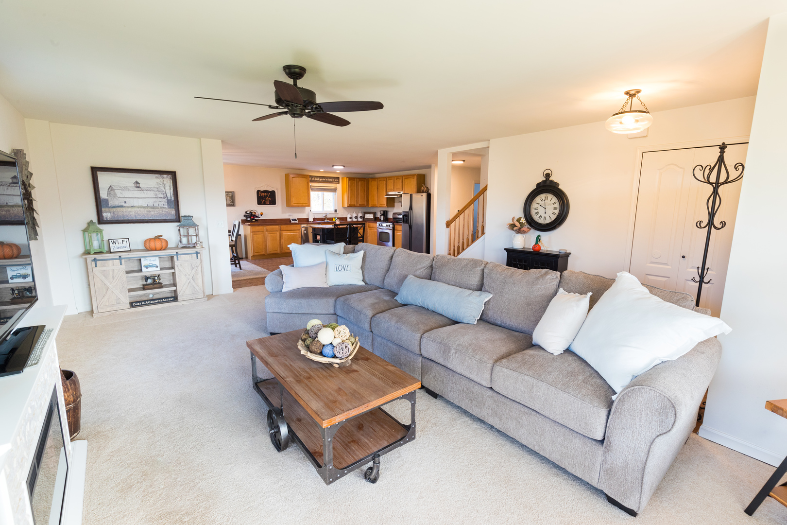 701 Hawthorn Lane Antioch, IL 60002 - Photo 3 of 24