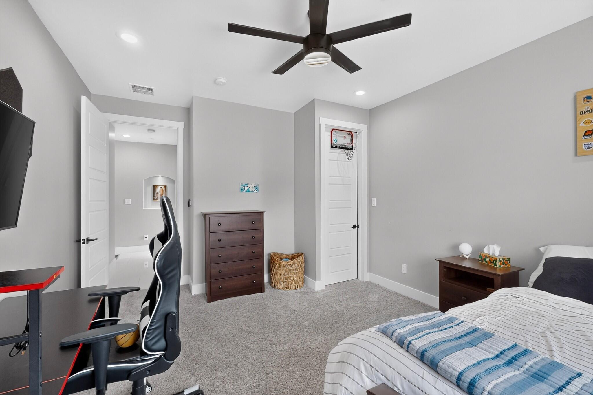 412 5th Street Northeast Rio Rancho, NM 87124 - Photo 29 of 53 Gallery Image 29