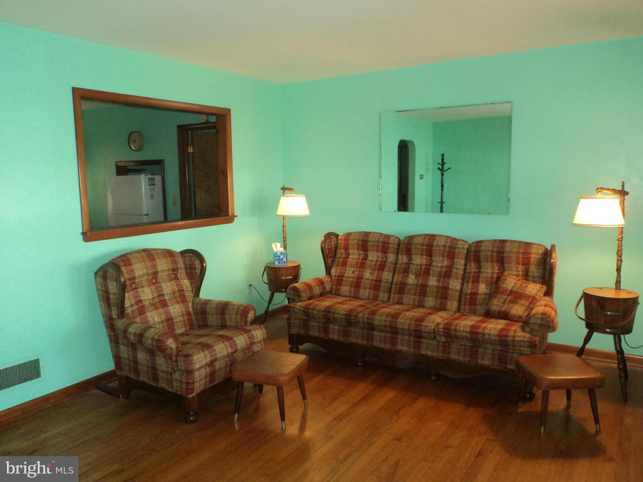 215 Carvel Road Pasadena, MD 21122 - Photo 4 of 13 Living Room